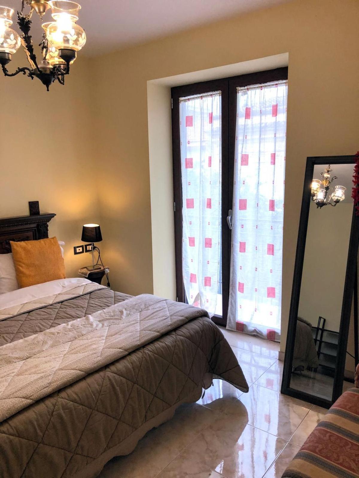 카세르타 Di Padre In Figlio B&B 외부 사진