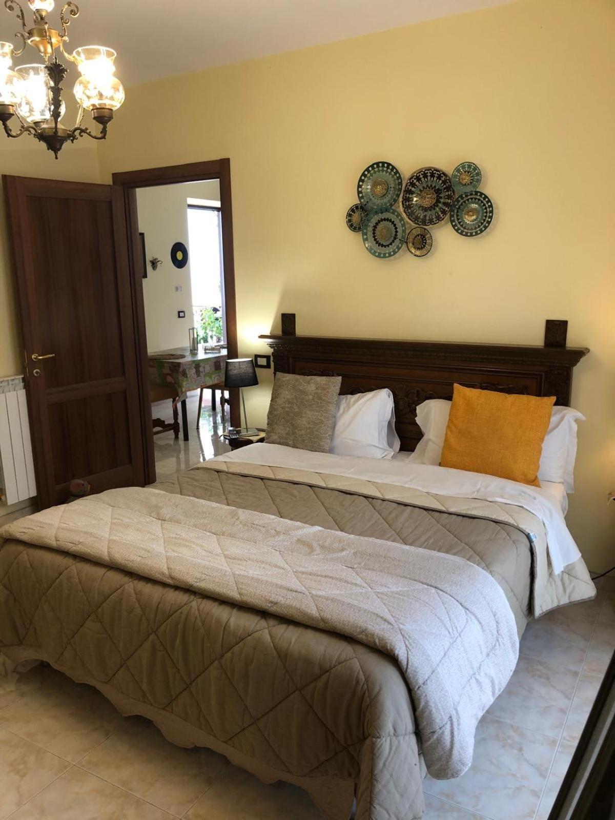 카세르타 Di Padre In Figlio B&B 외부 사진